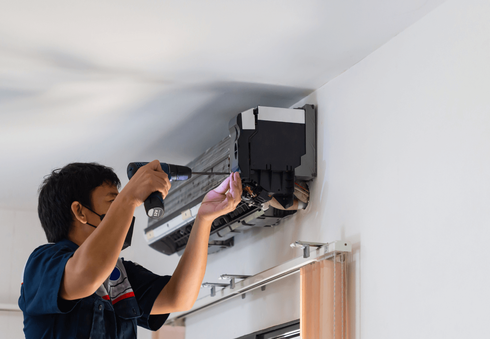 Emergency AC repair in Dubai Marina high-rise building