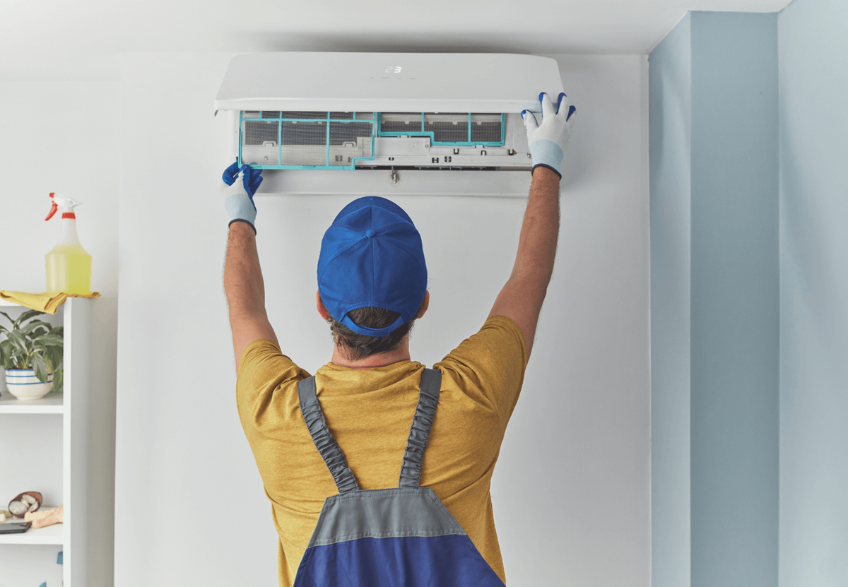 Professional AC repair technician servicing air conditioner in Dubai