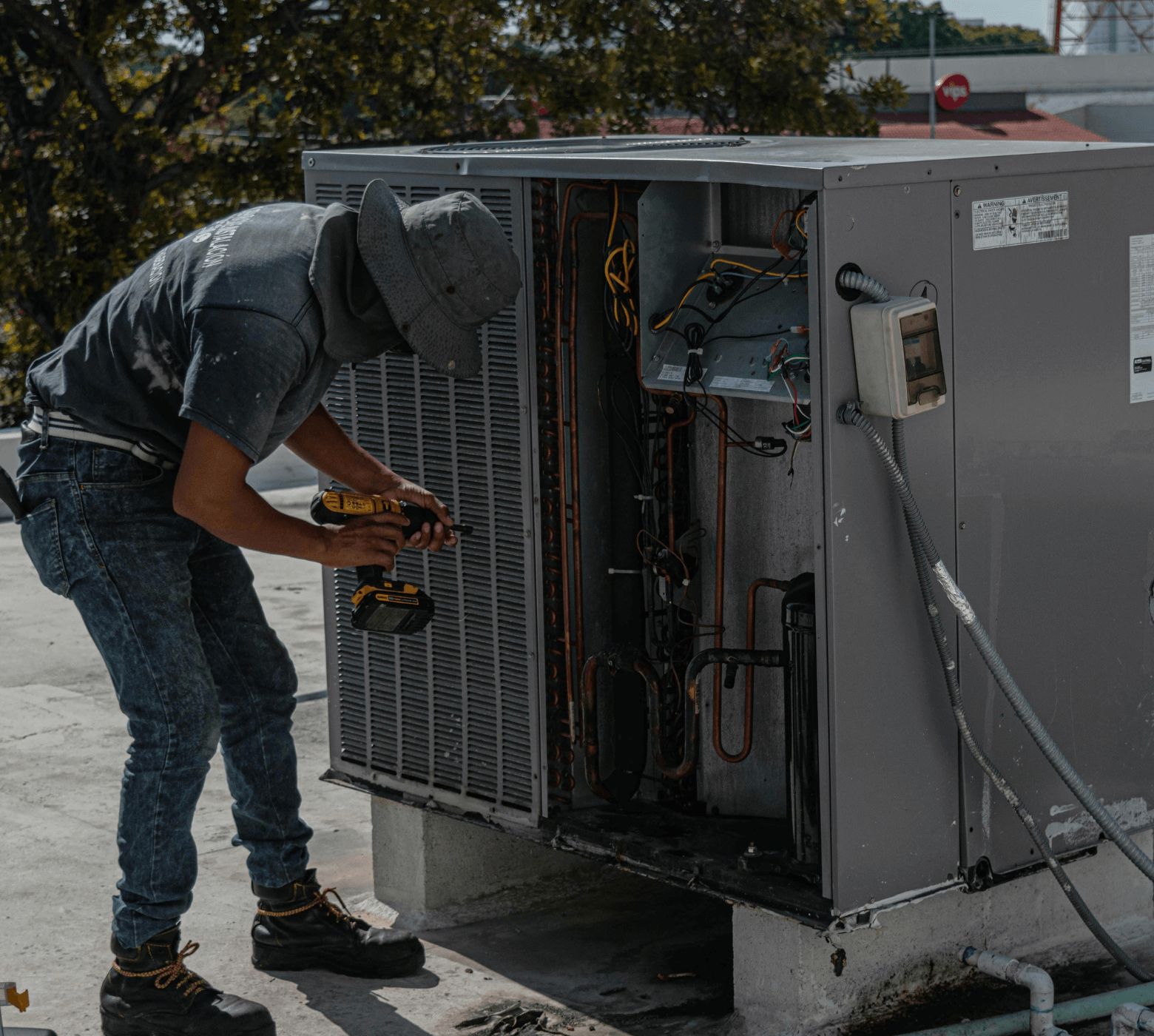 Emergency commercial AC repair in Dubai